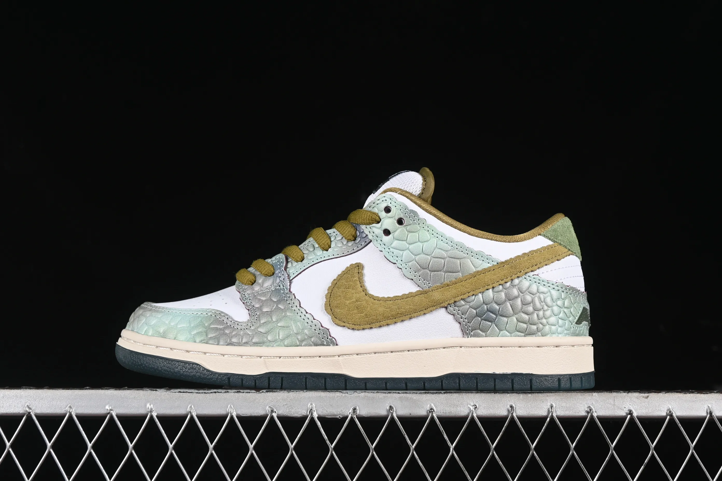 All Categories Nk SB Dunk Series Nk SB Dunk Low Low-top sneakers C version Alexis Sablone x Nk SB Dunk Low Reptile SB low-top casual sneakers HJ3386-300